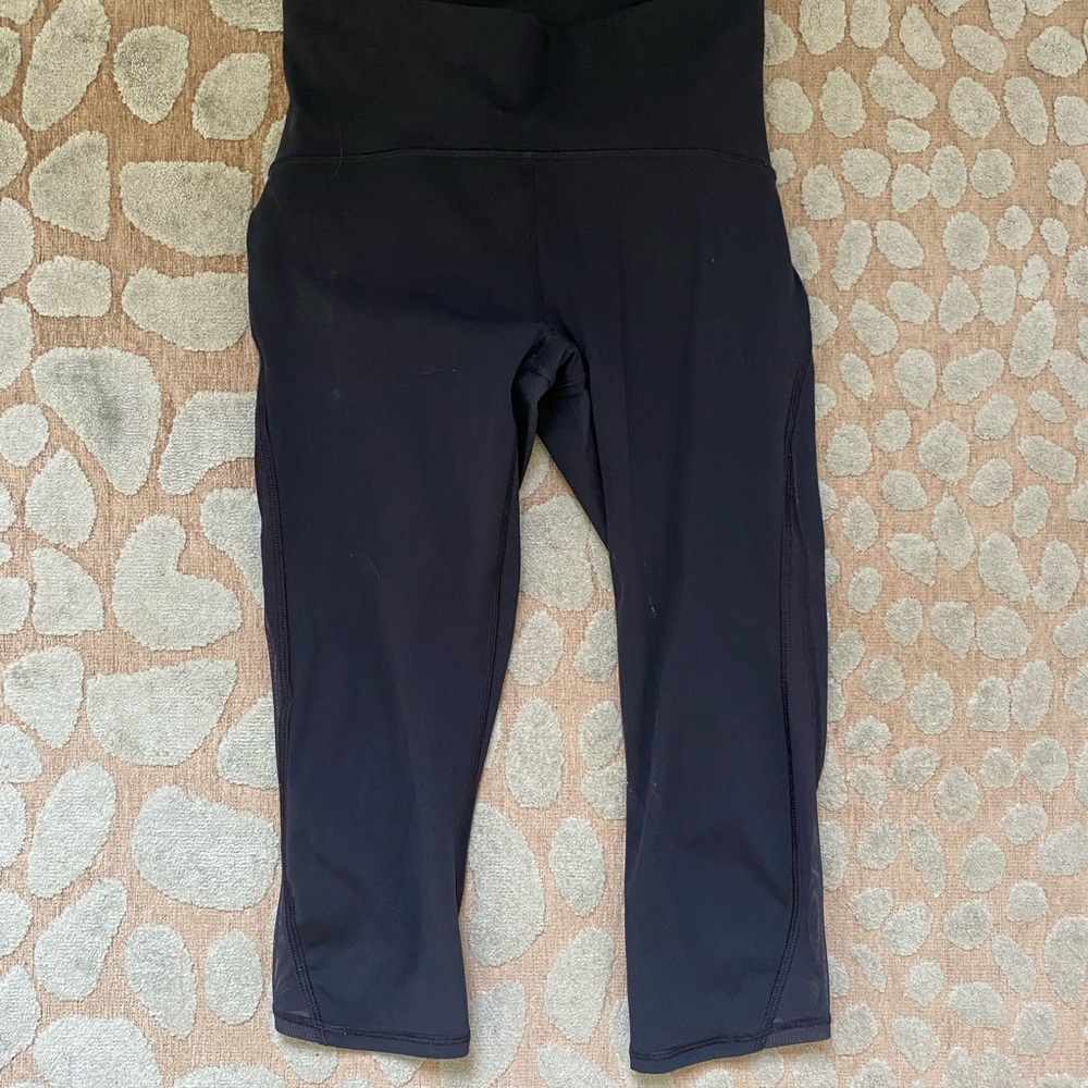 Black lululemon cropped leggings